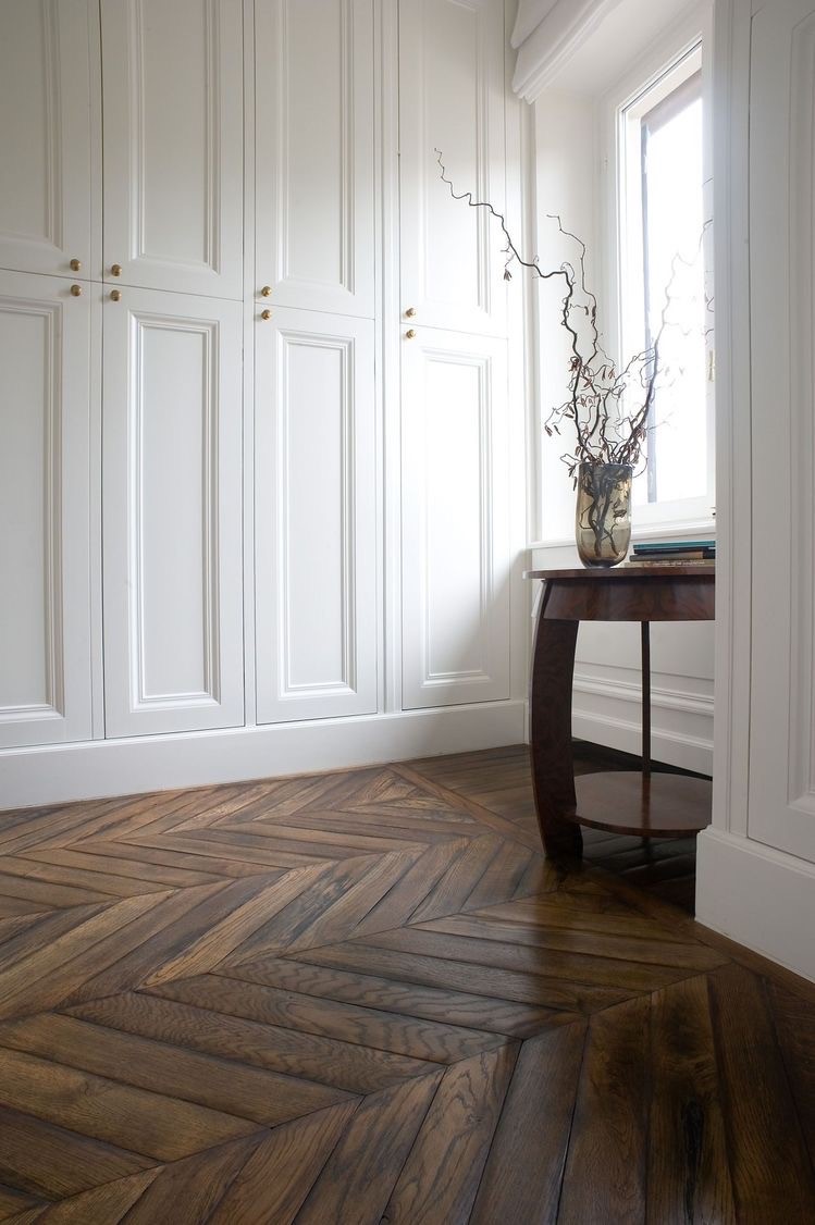 Parquet point de Hongrie d&rsquo;un int&eacute;rieur haussmannien