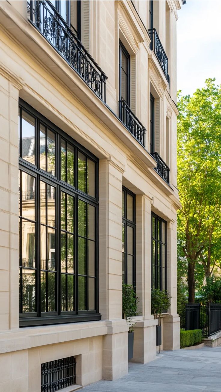 Fenêtres d'un immeuble parisien, autorisation Bâtiments de France, THE GALLERY LL